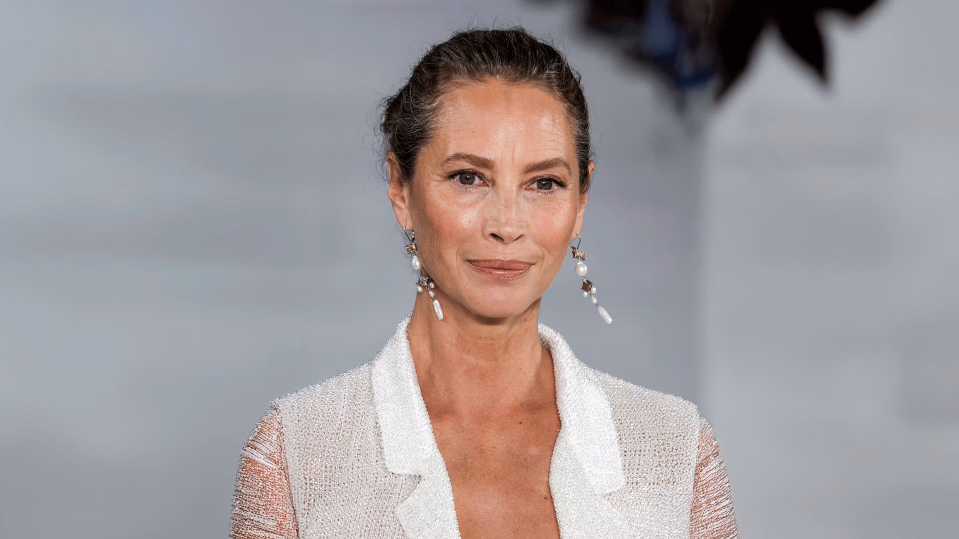 ¿Hidratante varias veces al día? 😂 Christy Turlington (57) nos...