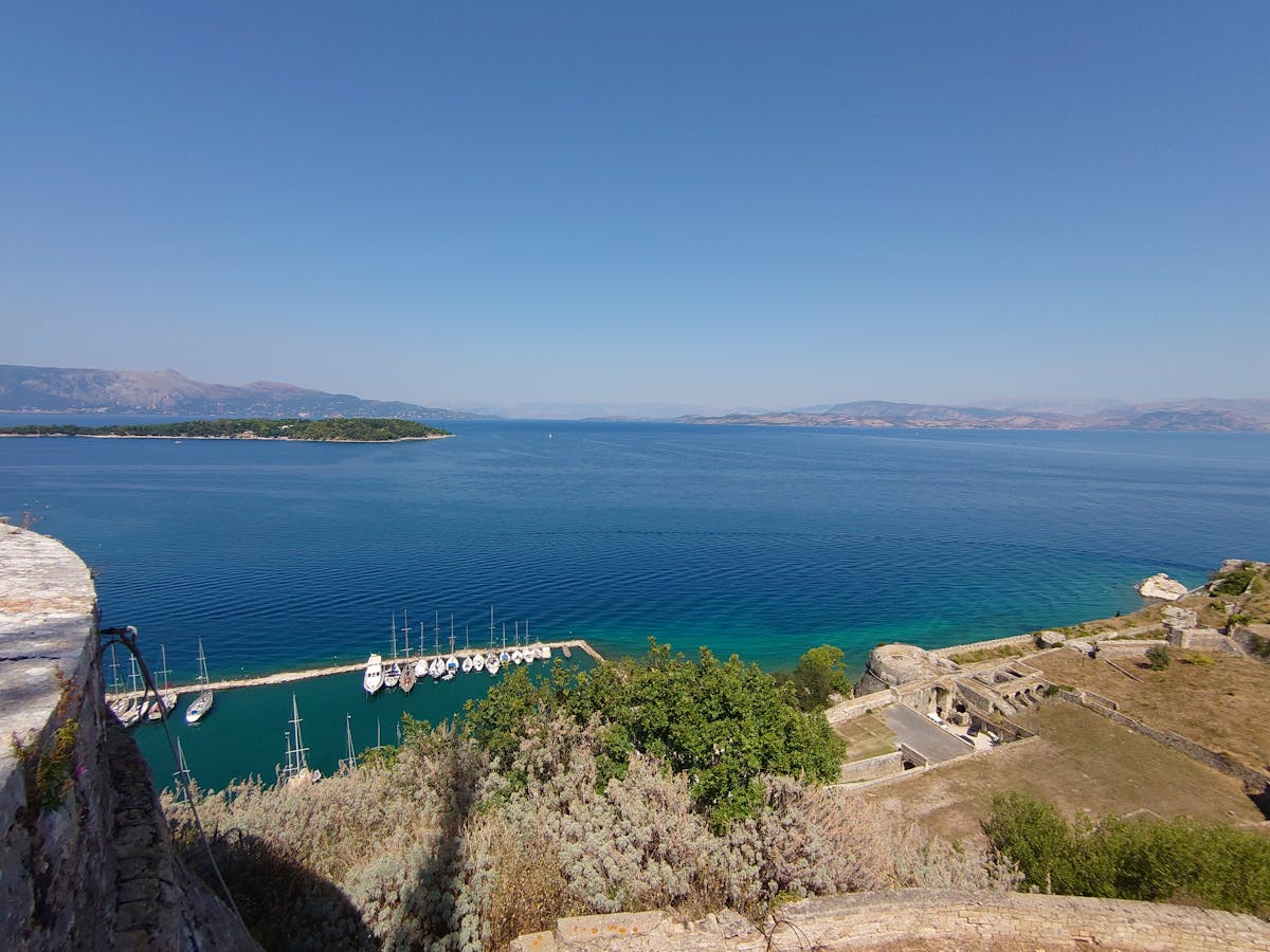 ¿Sabes qué pasa cuando la tierra se abre? 🌎 ¡Descubre la puert...
