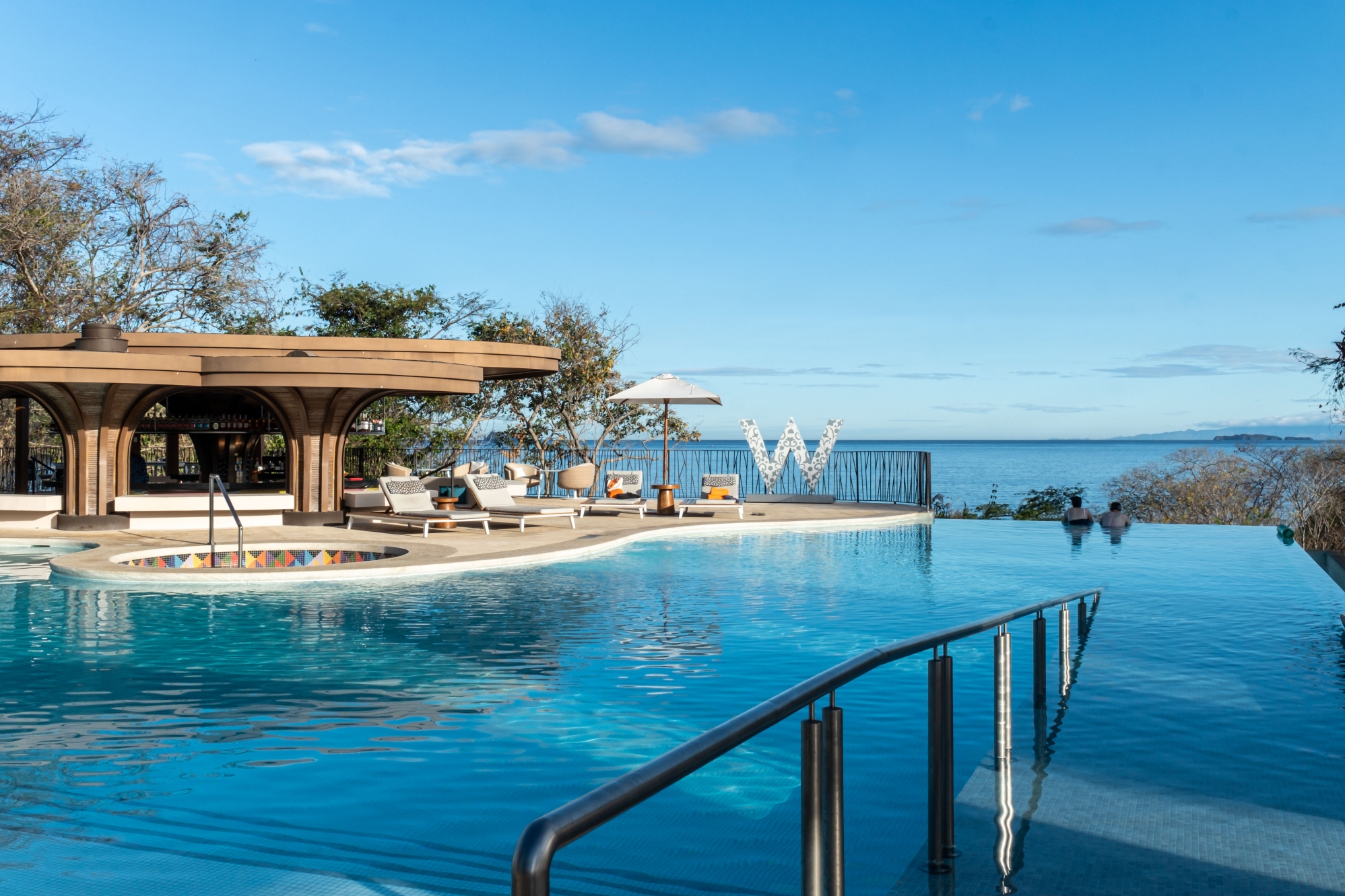 🌴 ¿Pura Vida o Pura Mierda? 5 Razones por las que la playa...