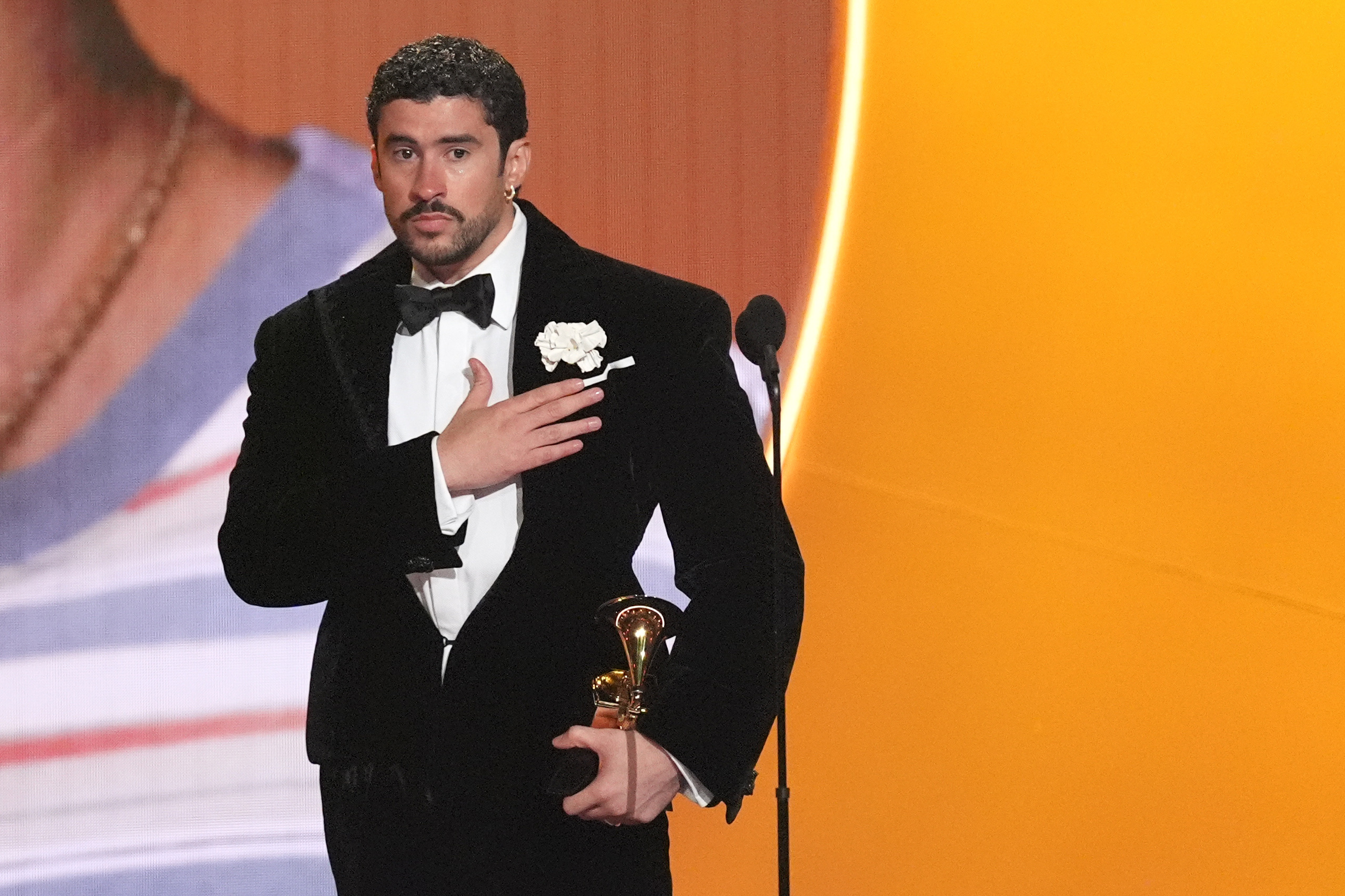 ¿Quién es el Rey de la Ola? 🤣 Benito 2 - Trump 0 | Cultura - E...