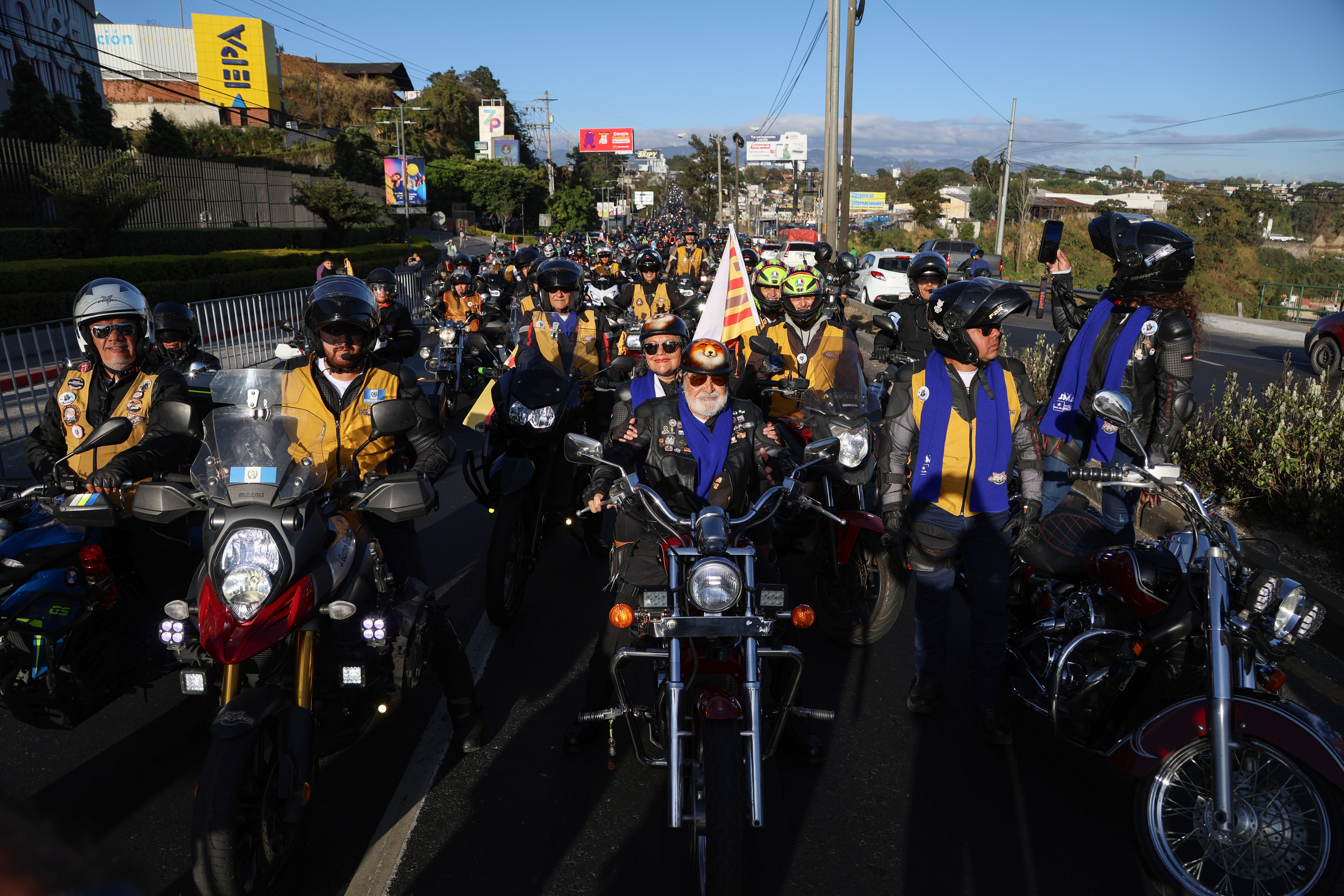 🚨 ¿Guatitos en Casa de Shakira? ¡30 mil asistentes son de Guat...