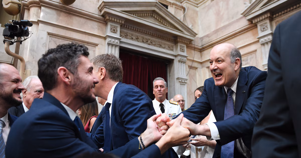 ¿90 Reformas Estructurales? ¡Eso es un Bingo de Problemas!...