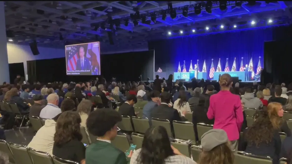 🤥 ¿Qué Fregada se Cocina en la Convención Demócrata de Califor...