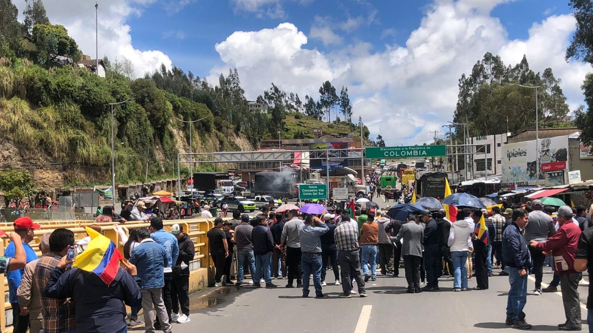 ¿Quién se queda sin tarjeta si Ecuador y Colombia bajan las ba...