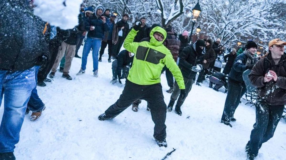 ¿Bolas de nieve o balas de goma? 🚀 La lucha por el control ent...