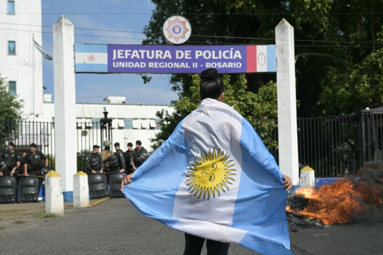 🚔 ¿Pueden volverse a meter en problemas después de esto, che?