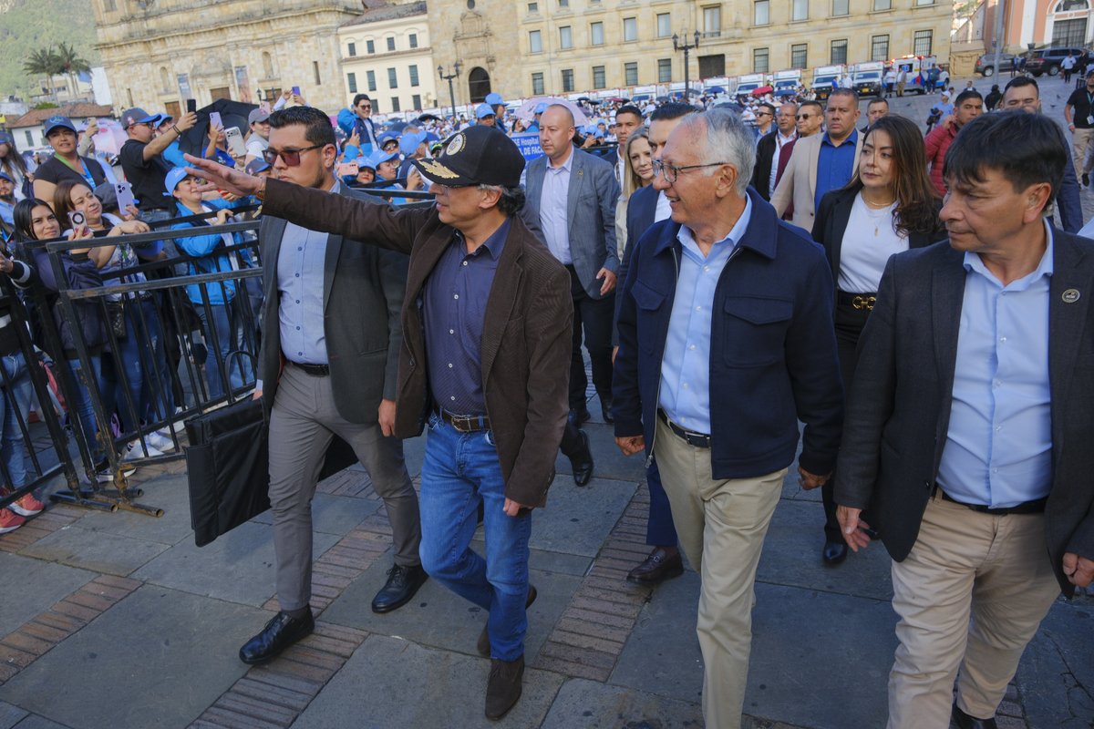 ¿@PetroGustavo va a salvar al sistema de salud colombiano o es...