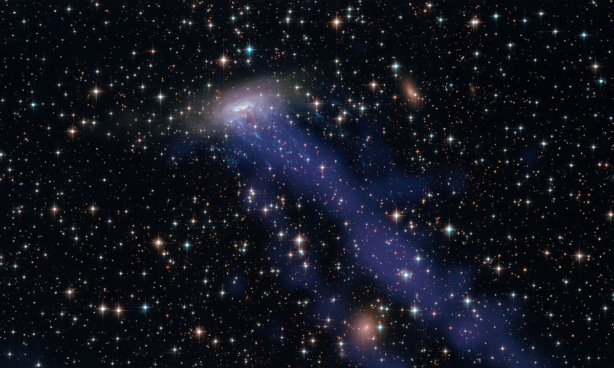 ¿La galaxia más rara del universo es una medusa cósmica? 🚀