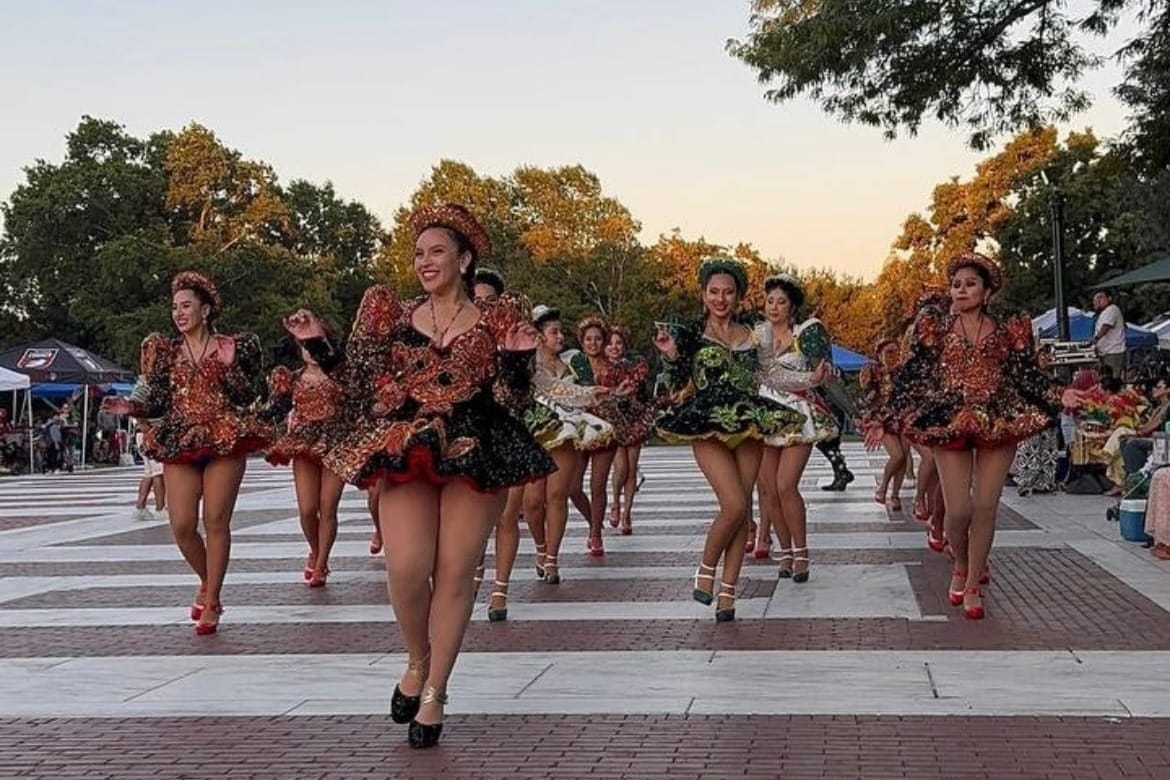 🎉 ¿Bolivianos Con Ropa Verde en Boston? ¡Qué Ocasión para Conf...