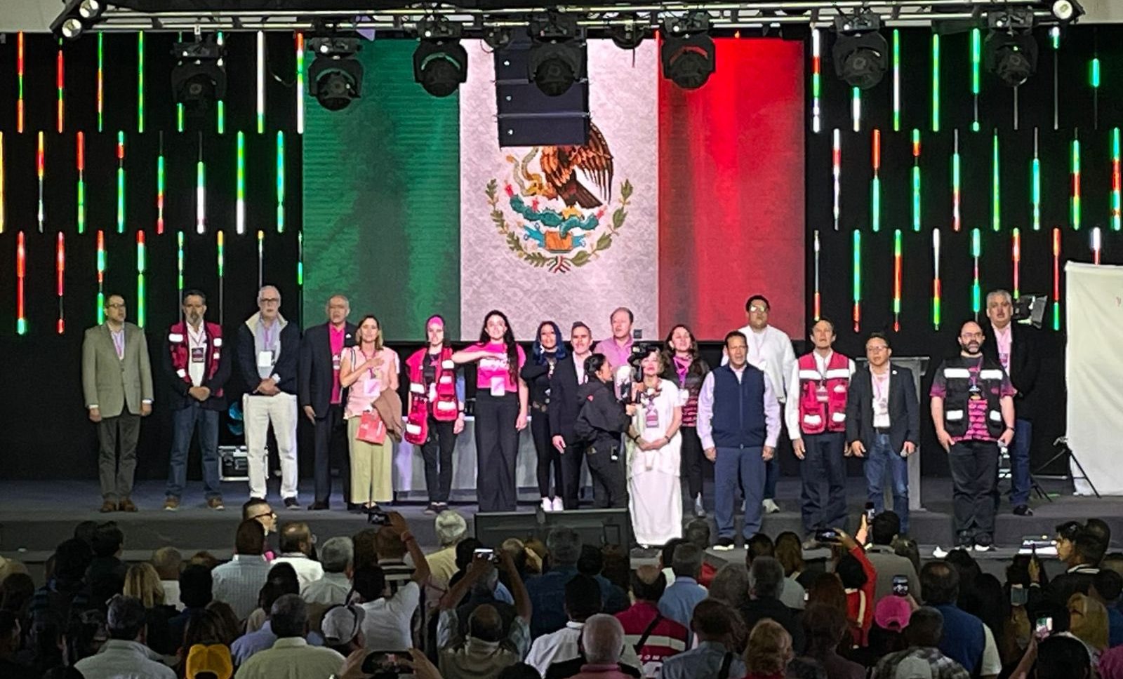 🤔 ¿Quién Elegiría a México como Presidente, ¿Un Cacique o Un P...