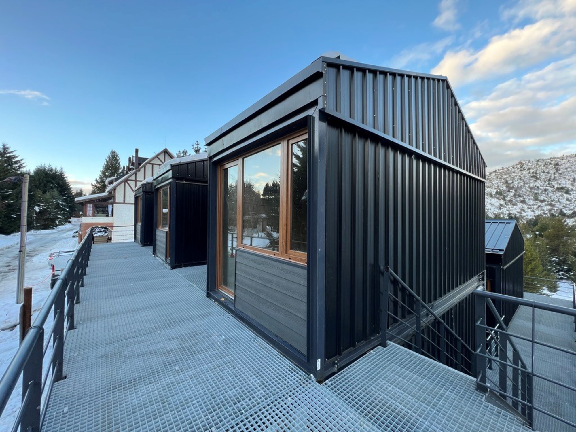 🏔️ ¿Tú crees que se puede construir un hotel en tiempo récord ...