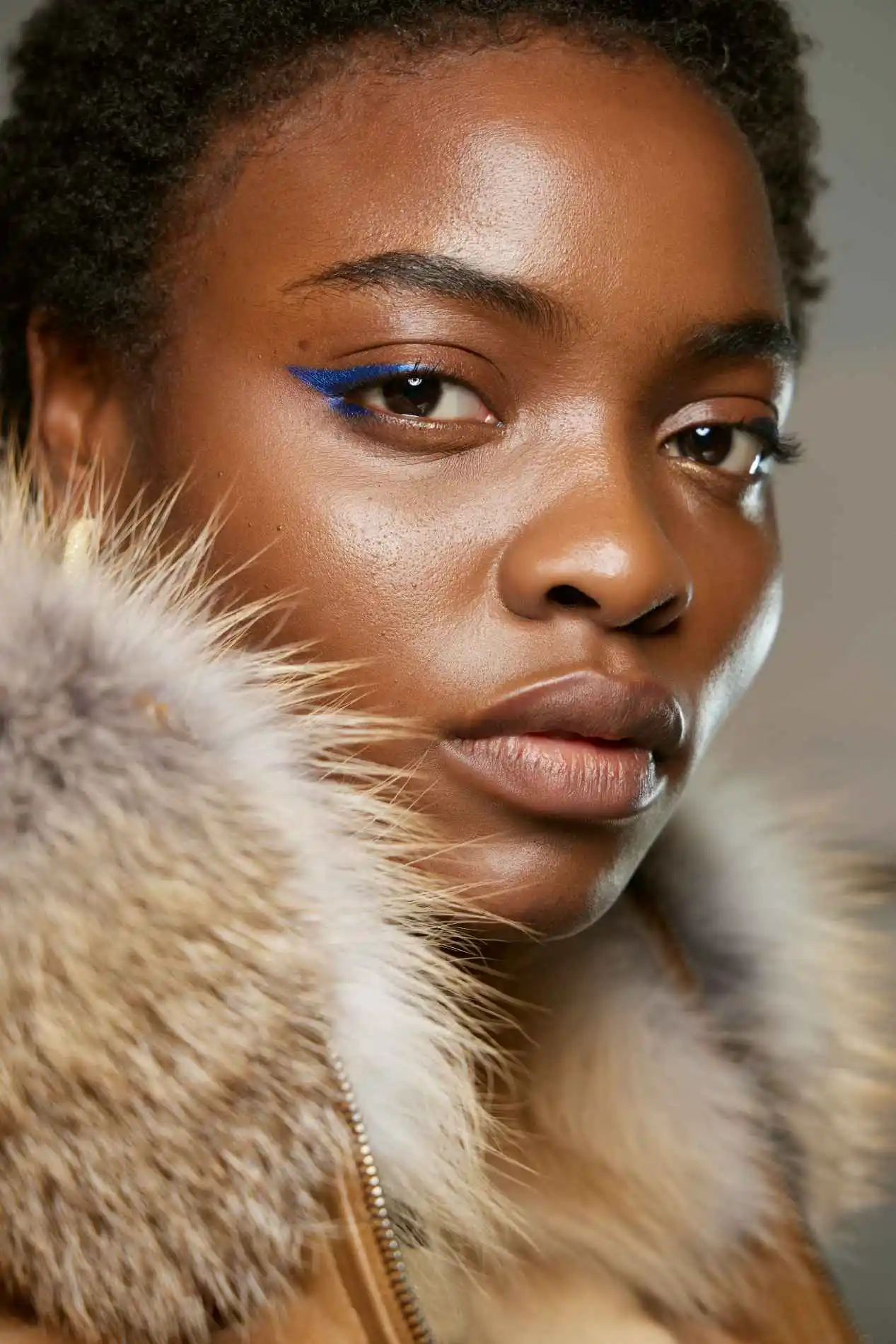 🌸 ¿Eyeliner de colores? ¡Sí o no, tu look se queda viejo!