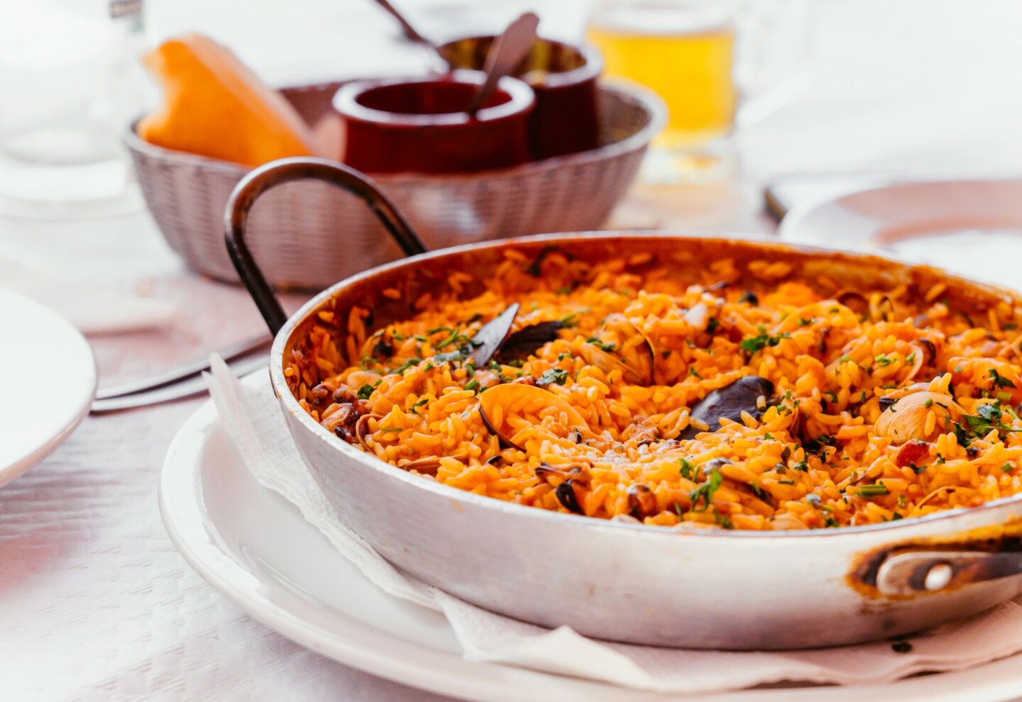 ¡Paella que no te jode! 🍲 ¿Puedes hacer una paella como un che...