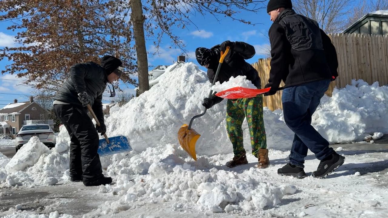¡Blizzard en Worcester! ¿Sacarías la nieve o te quedarías cale...
