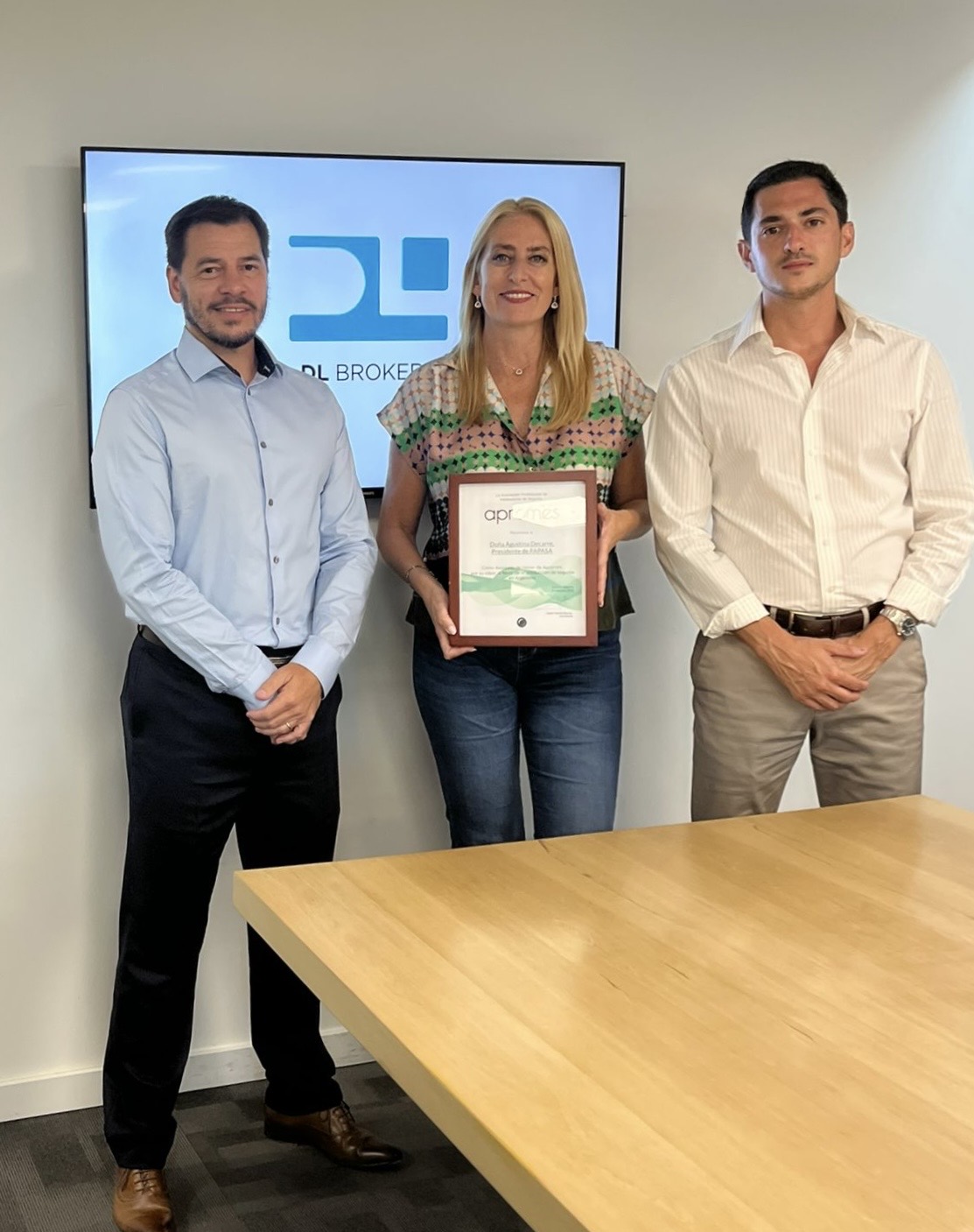 ¿La presidenta de Fapasa se unió a Apromes o solo busco un...