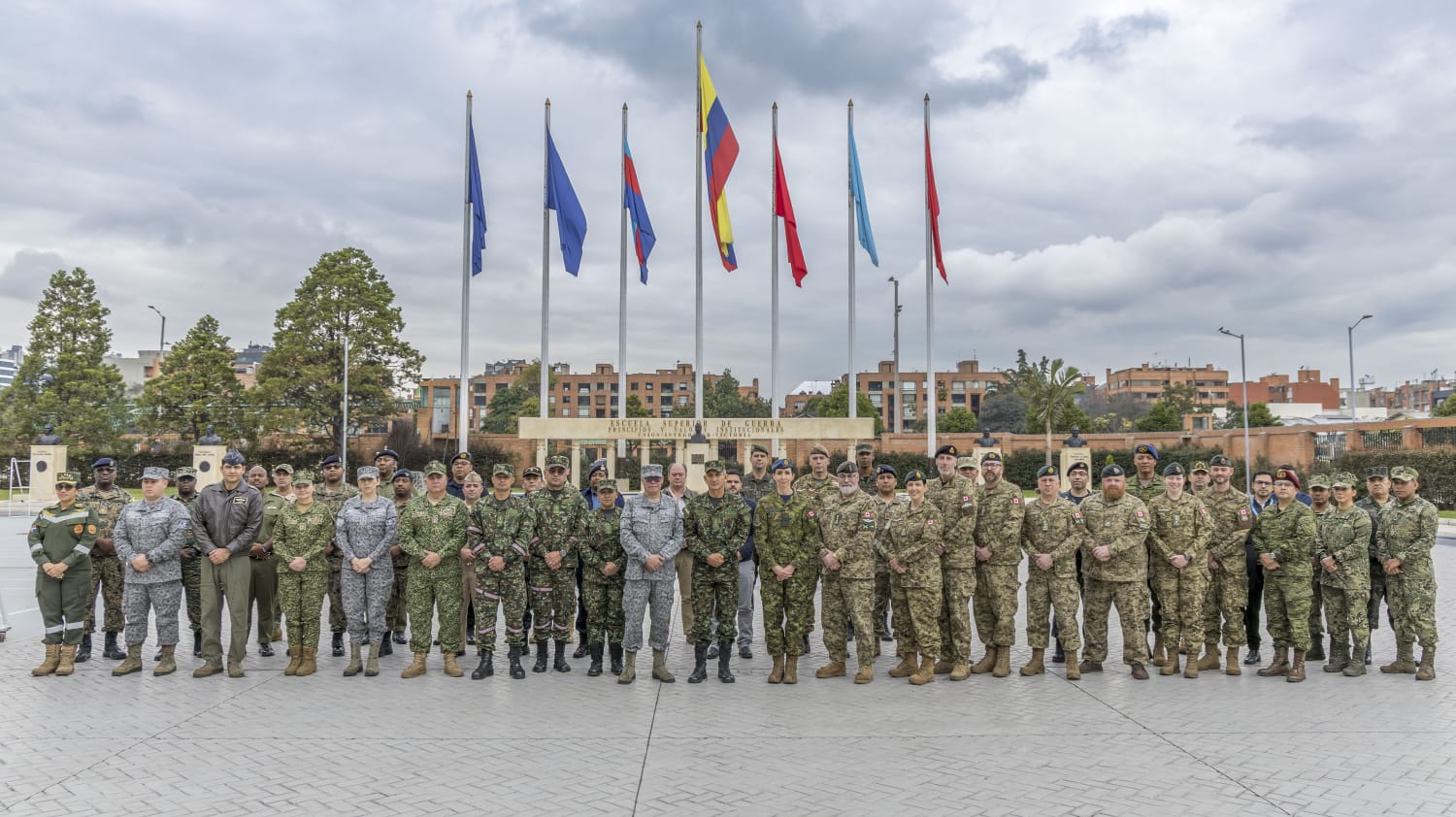 🚩 ¿En Bogotá se Crea o Se Simula la Seguridad Militar?