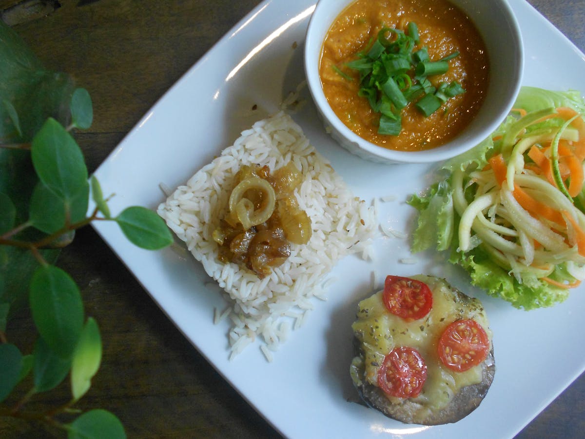 ¿Qué hace Iván Cepeda en la política mexicana? 🤔