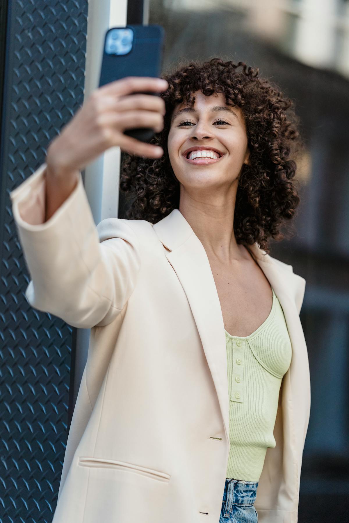 🤪 ¿Por qué la felicidad es tan complicada en 2023?