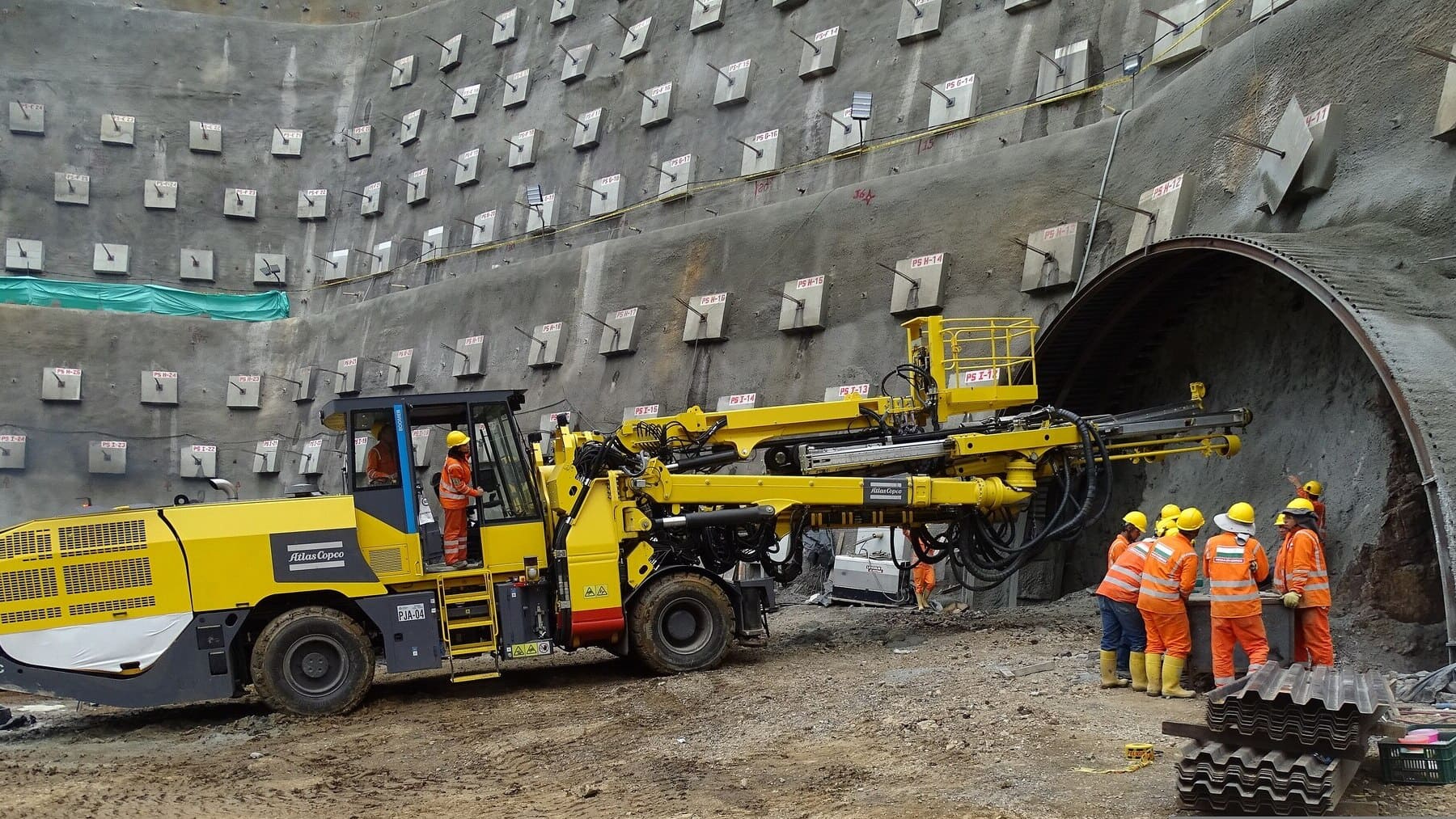 🚧 ¿Esto es un túnel de escape de la realidad? Colombia constru...