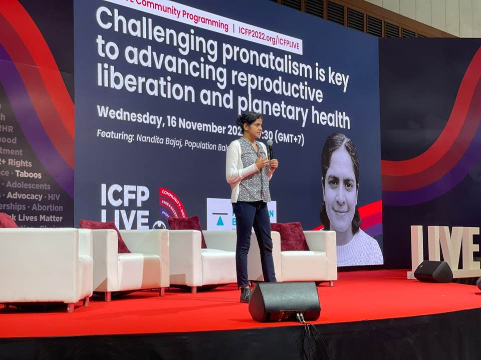 🚩 ¿Nandita Bajaj Sabe Más sobre la Población que Tus Padres?