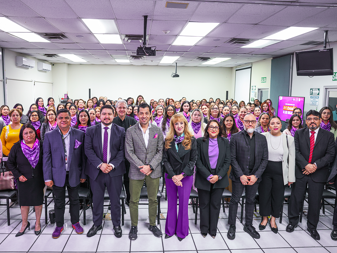 ¿1.8 millones de recibos de agua incluyen números para lla...