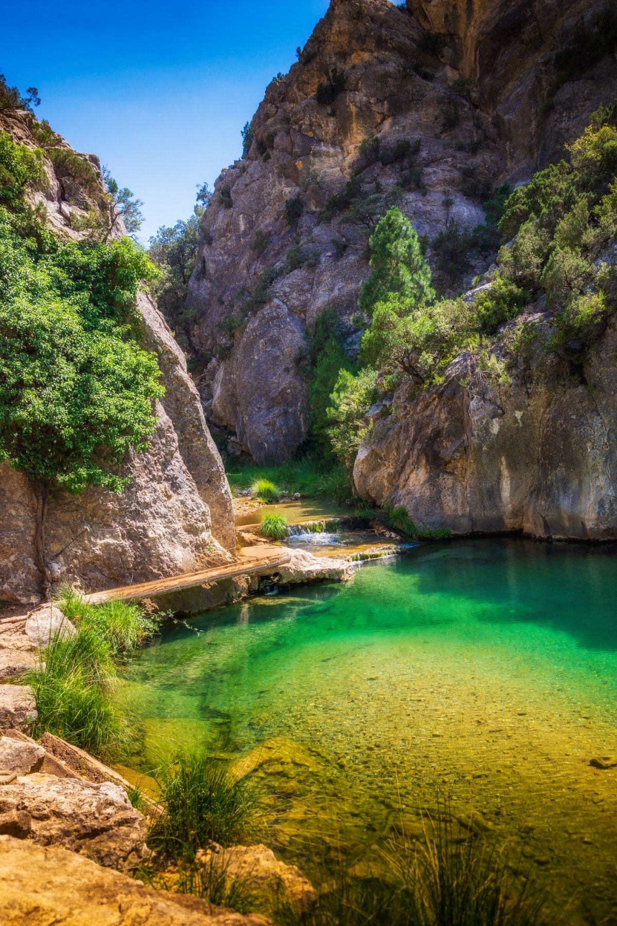 ¡Esto es oro! La joya de España tiene agua que parece veneno...