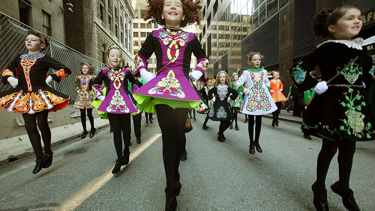 ¿Puedo ver el Desfile de San Patricio en vivo sin que mi abuel...