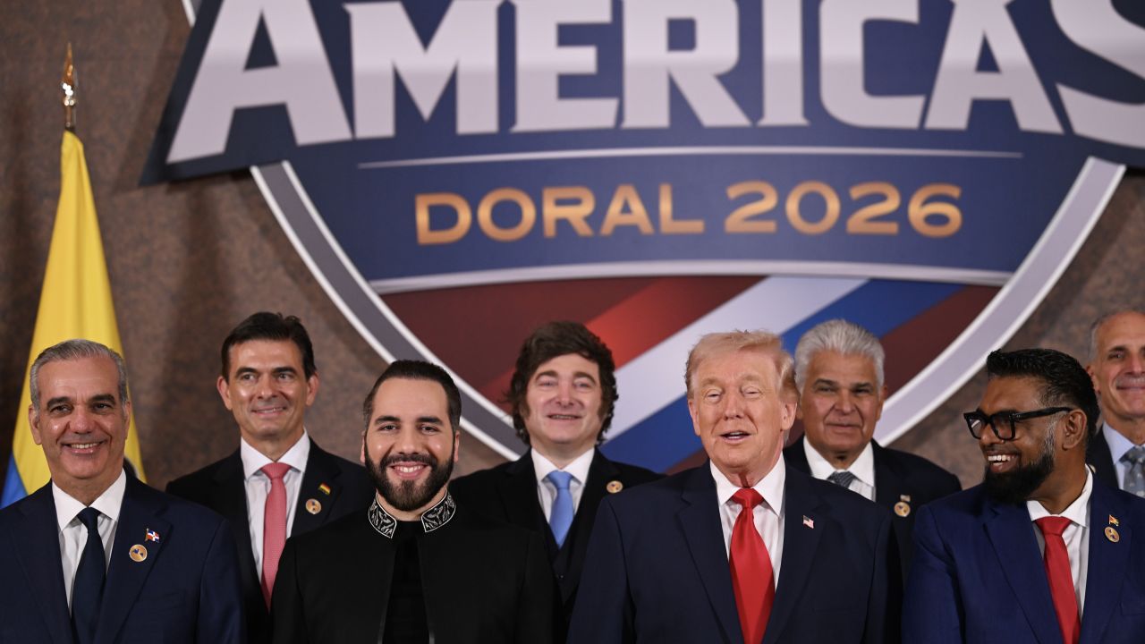 🚩 ¿Sheinbaum Pide que EE.UU. Frenen el Flujo de Armas Ileg...