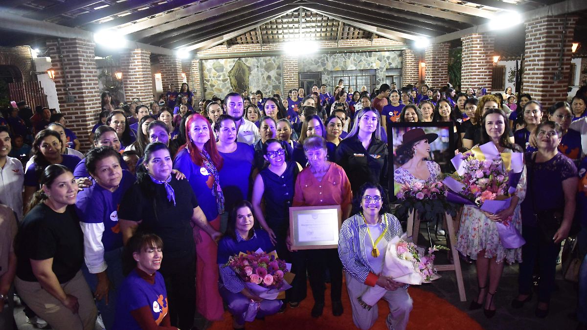 ¿Rinden Homenaje a la Regidora o Solo Le Dieron Likes? 🚩