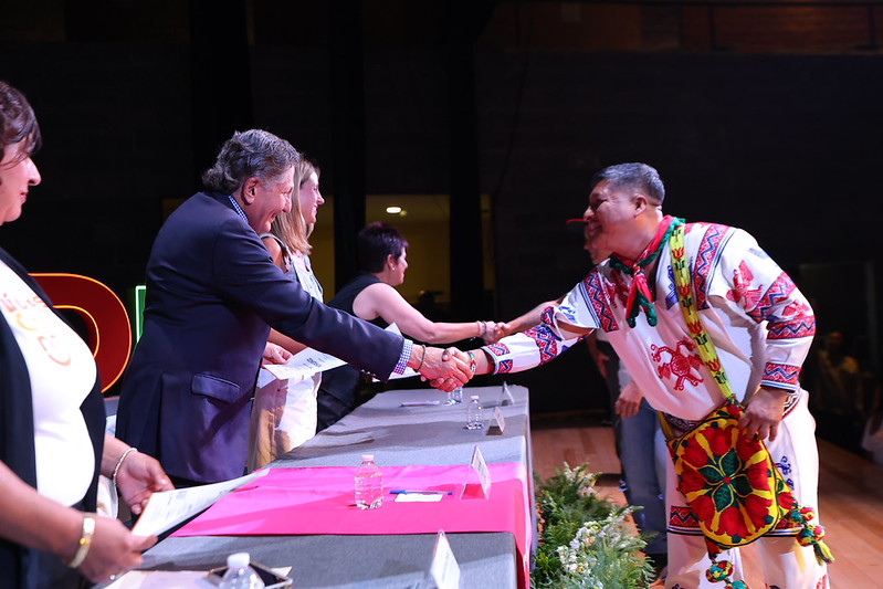 ¿Líderes Comunitarios o Chalecos de Seguridad? En...