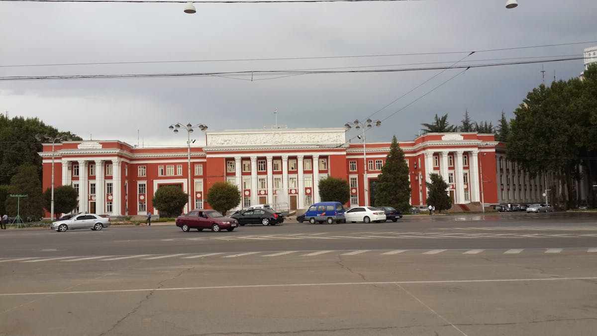 ¿Bitcoin Va a Sobrevivir Al Crash del Crudo o Es Solo Vapo...