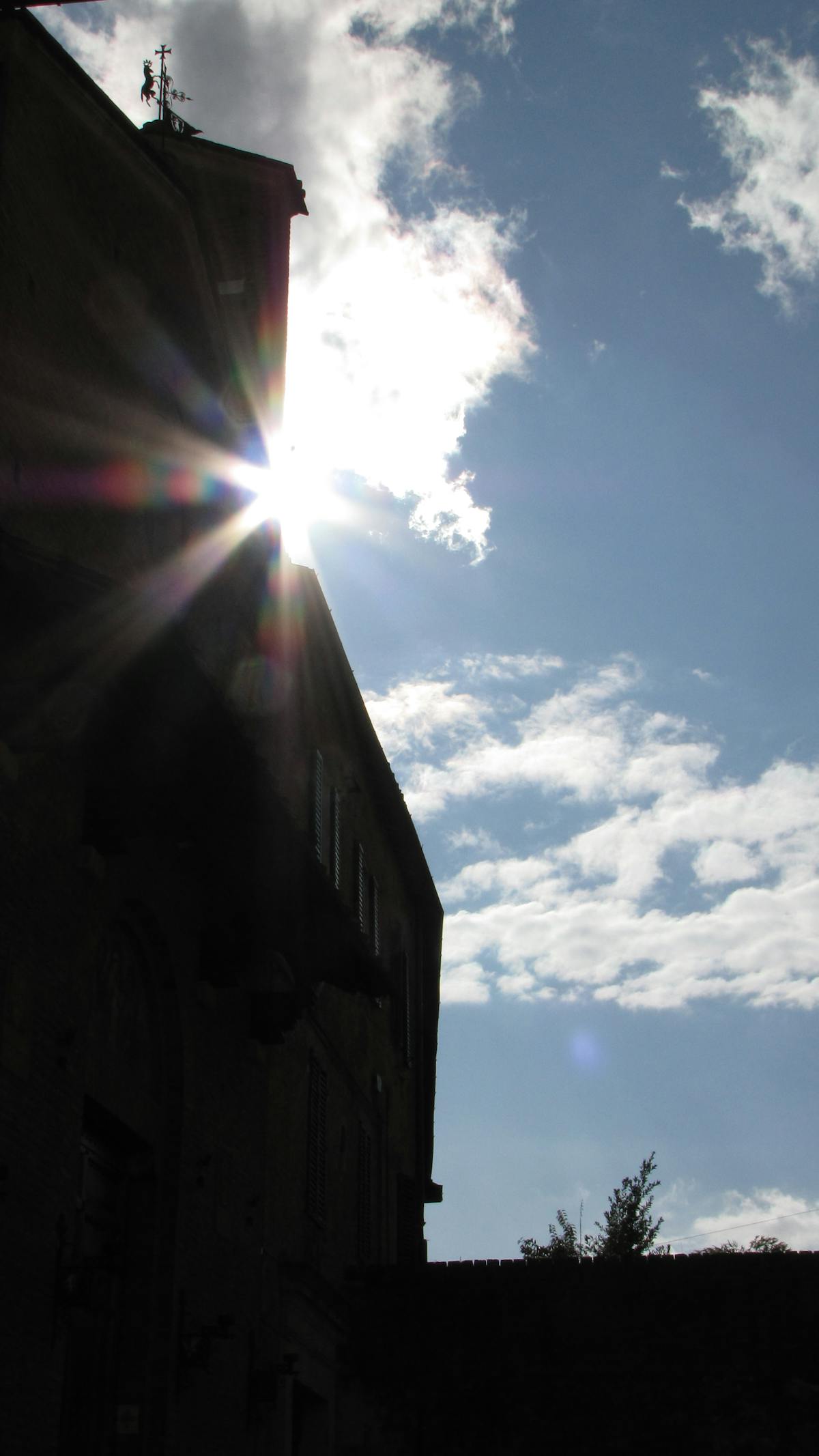 ¿Aztlán es la Nueva Librería Digital o Solo un Circo de Au...