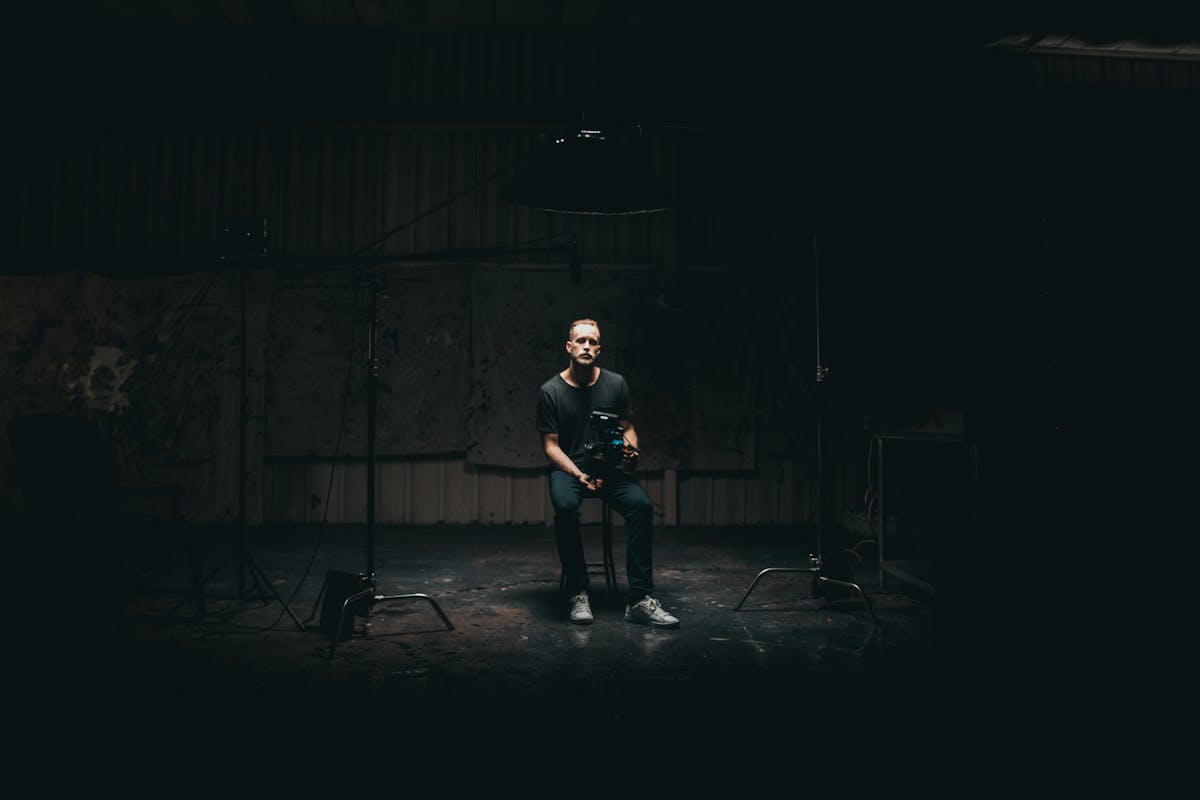 🚩 ¿Quién Paga por Los Gafes de Un Hombre?