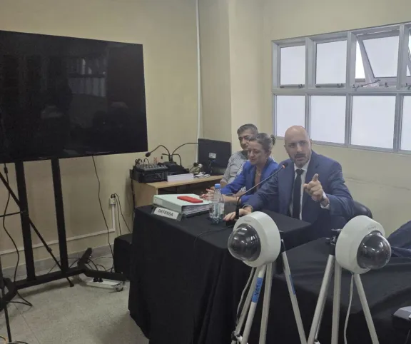 ¿El Jefe de Policía Fue Un Caso De Amor? Un jurado...