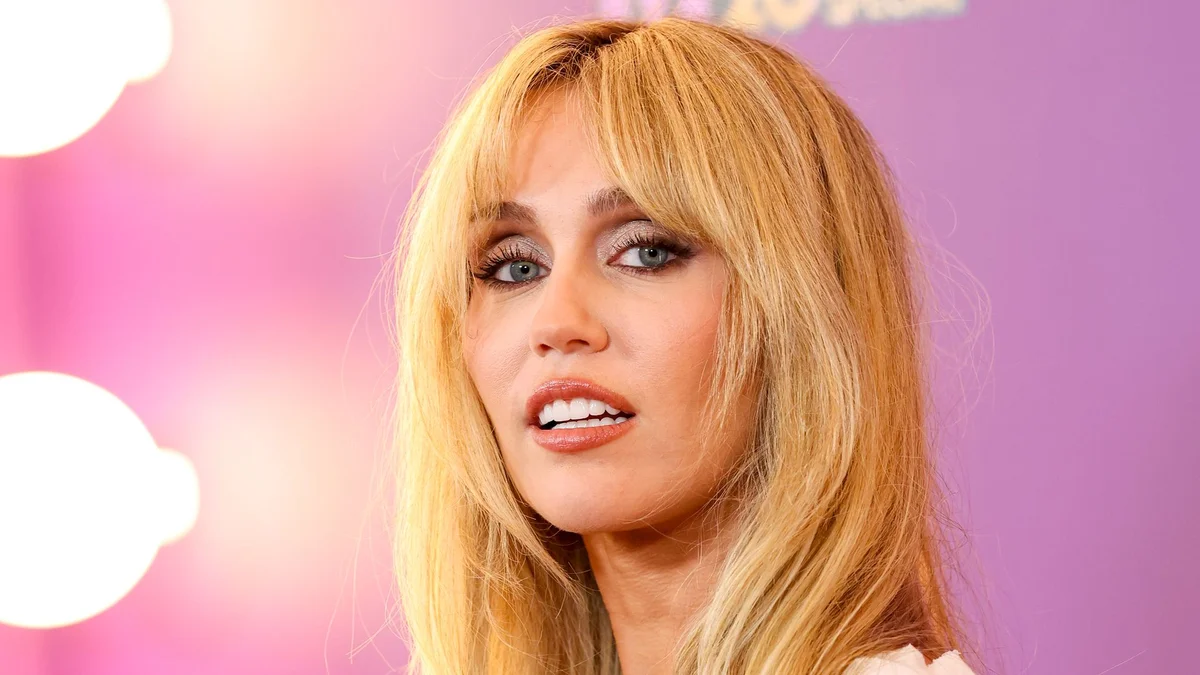🚩 ¿Las Cejas de Miley Cyrus son un Punto de Fuga de la Rea...