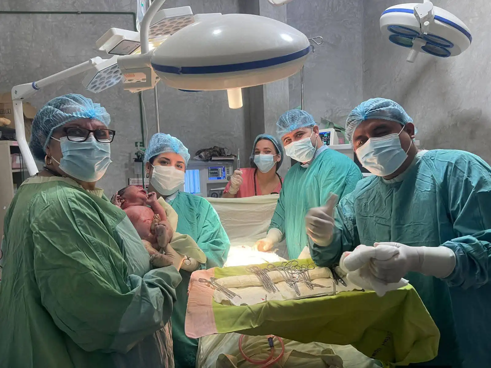 🚩 ¿Quién Salva a los Médicos Cubanos en Guatemala mientras la