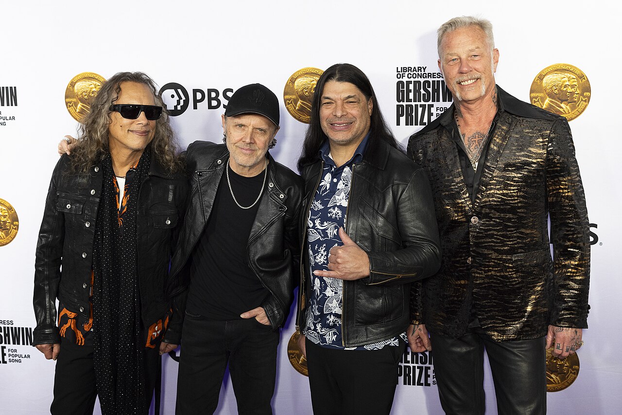 🤖 ¿Metallica Te Asegura la Santa Muerte en Tu Computadora