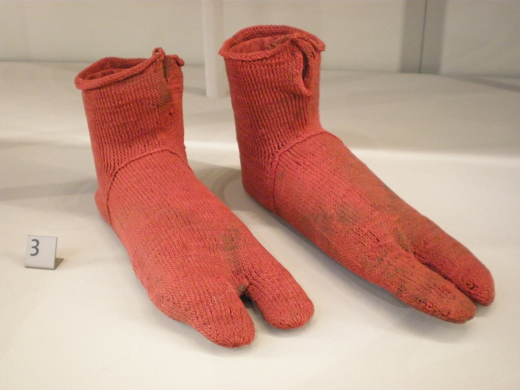 🤓 ¿Socks de 1,600 años ya en tus tacones