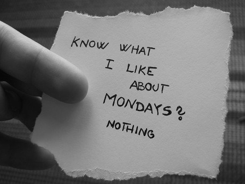 💻 ¿Mondays en la Nube: Va a Caer o No? 🌤️