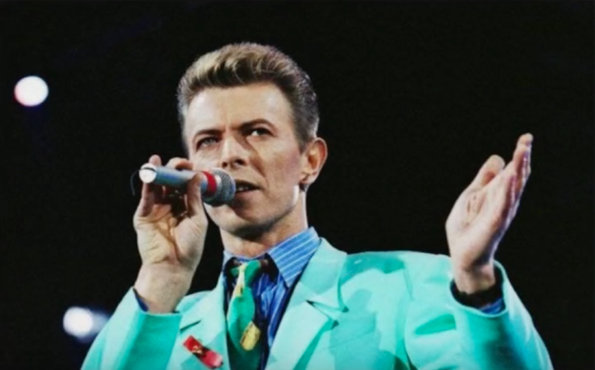 🎧 ¿David Bowie Cantando Metal? 7 Minutos de Genialidad Únicamente en