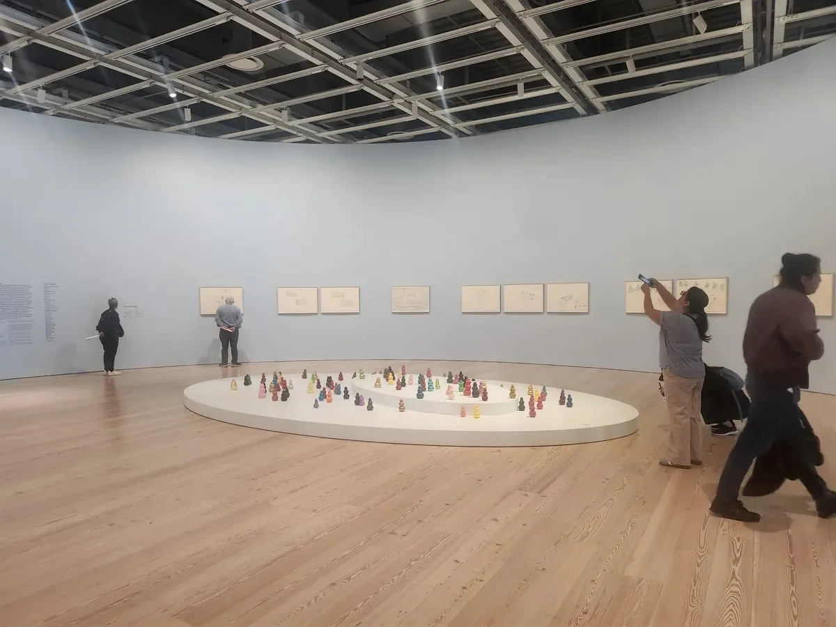 💡 ¿La Whitney Biennial Necesita un Upgrade o Solo Quieren Lauro