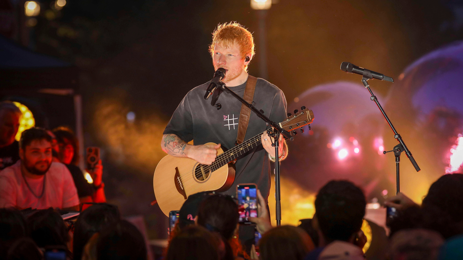 💥 Ed Sheeran Abre Su Concierto & Gaza sigue siendo un #DonaldTrump