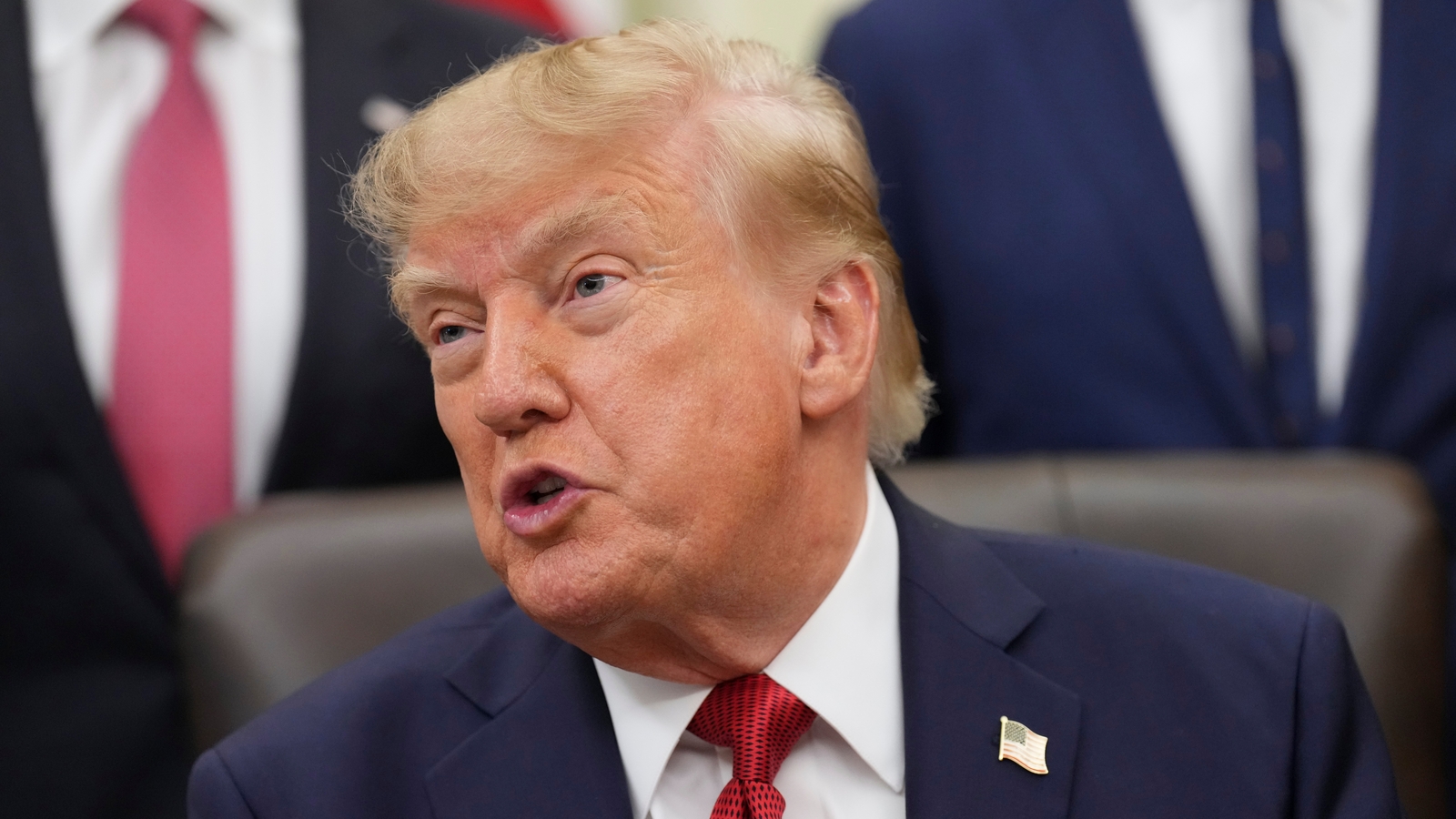 🤖 ¿Trump Va a Crear un Poder de IA? Pero ¡Sigue Negando que Sea Una