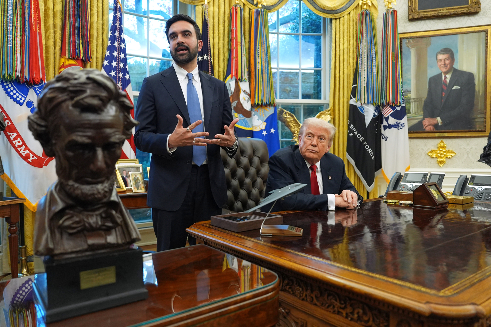 🤖 ¿Mayor vs Presidente: Quién Gana en Gracie Mansion? 🏛️