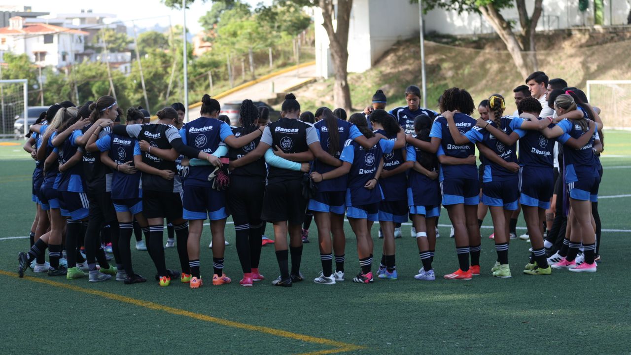 📱 ¿Tu Equipo de Futbol Femenino Necesita esta Nueva VinoTinta o Solo