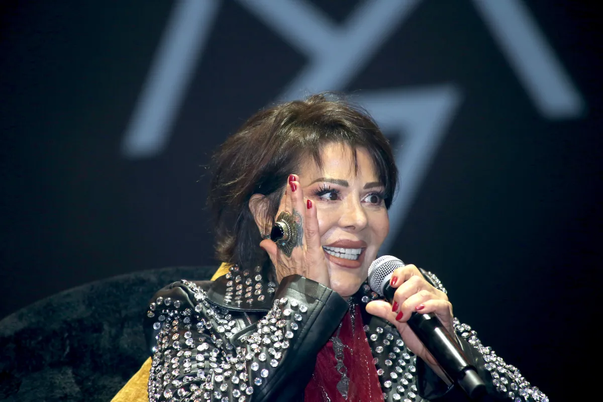 🚨 ¿Alejandra Guzmán Se Caíó o Solo Se Le Salieron las Caderas? 🍿