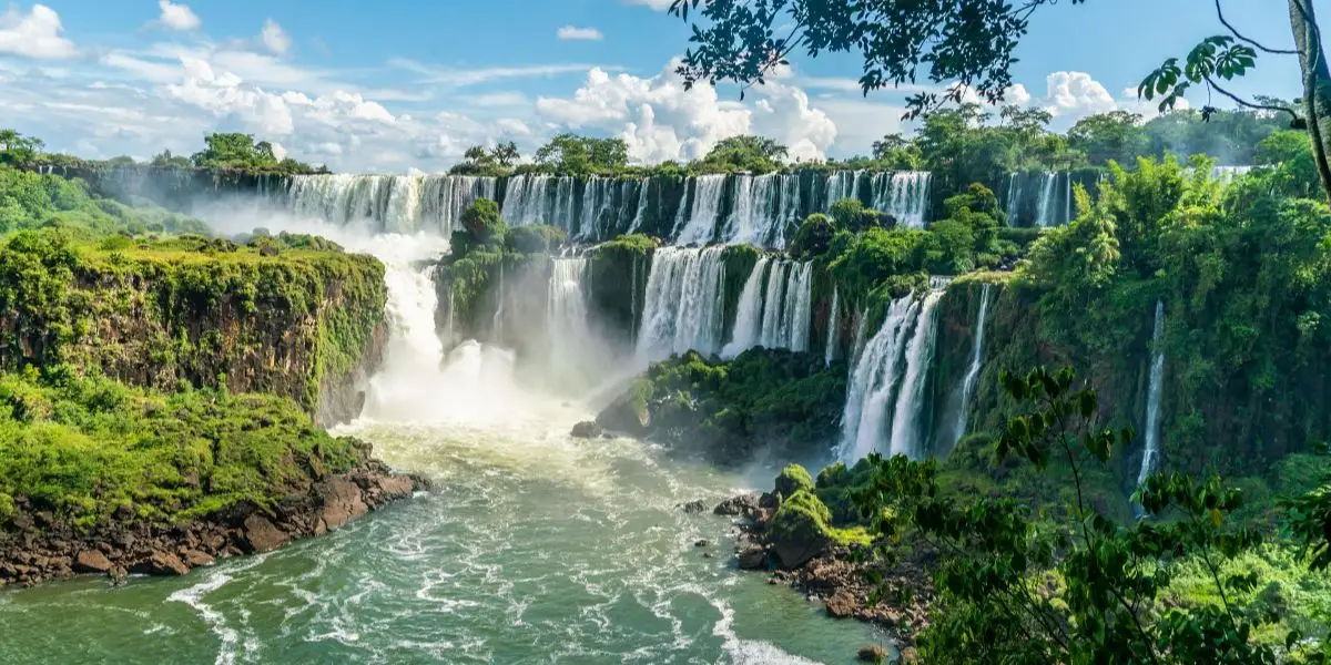 💰 ¿Tu Hotel en Iguazú Aún Pasa de 1000$? 🤔