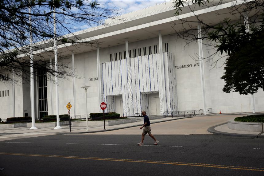 🎬 ¿Trumps Kennedy Center Obsesion Va a Rangos XXX? 🤔