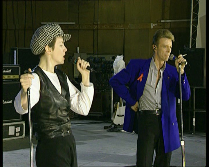 🎧 ¿Tu Empresa Cantará con Bowie & Lennox en 2023