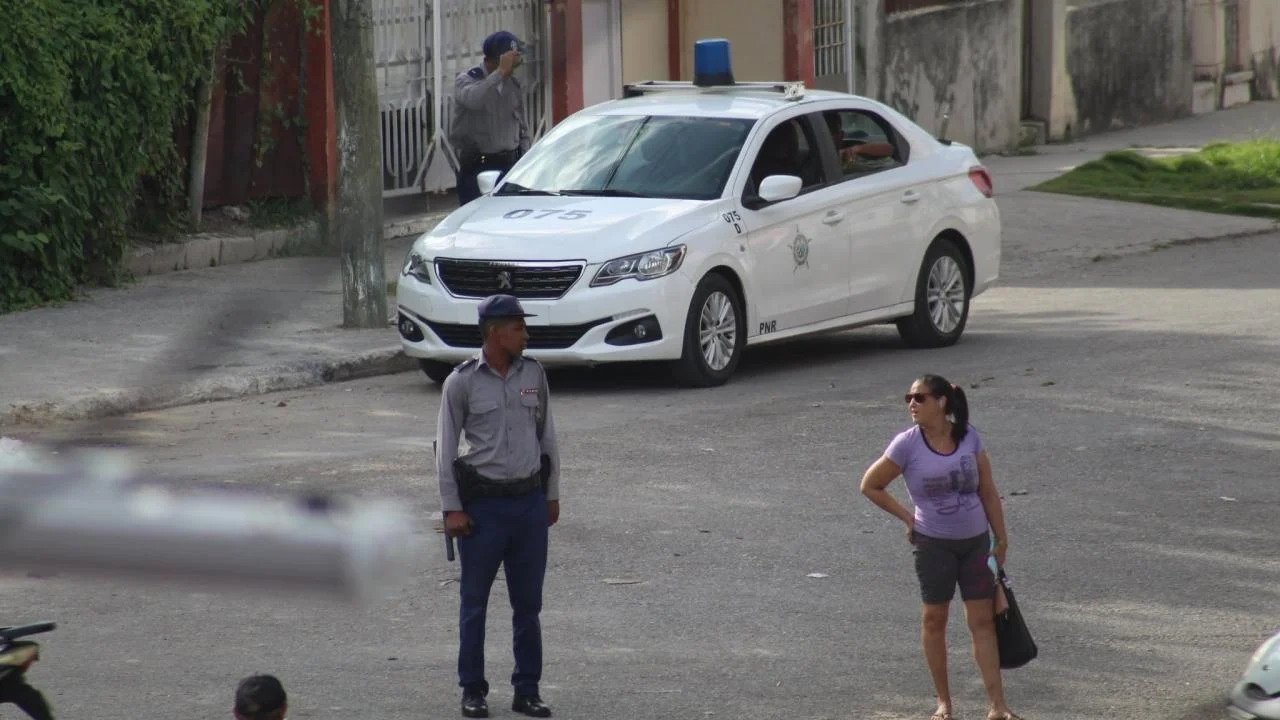 /Area Restricta 🆎 ¿Las Damas de Blanco Ahora Necesitan Pasaporte para